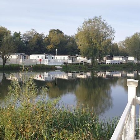 Lakeside Cotswold Holiday Home Cirencester Eksteriør billede
