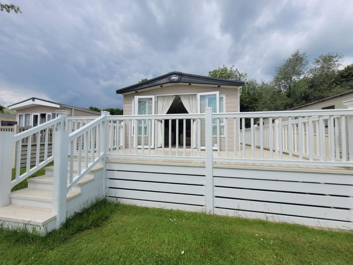 Lakeside Cotswold Holiday Home Cirencester Eksteriør billede