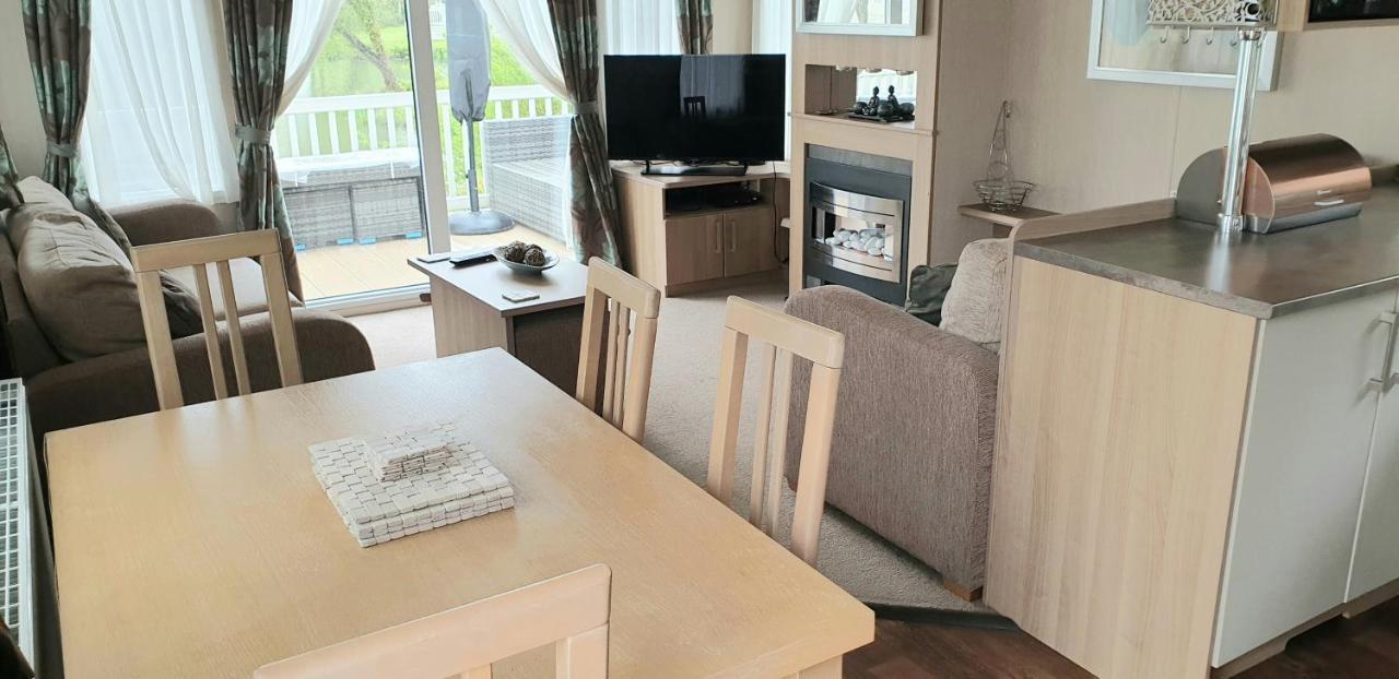 Lakeside Cotswold Holiday Home Cirencester Eksteriør billede