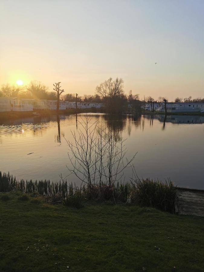Lakeside Cotswold Holiday Home Cirencester Eksteriør billede