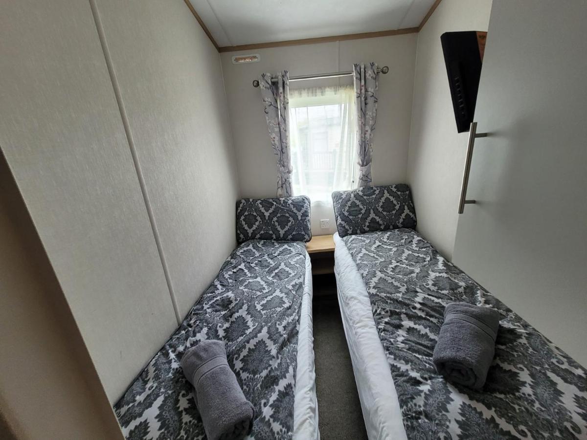Lakeside Cotswold Holiday Home Cirencester Eksteriør billede