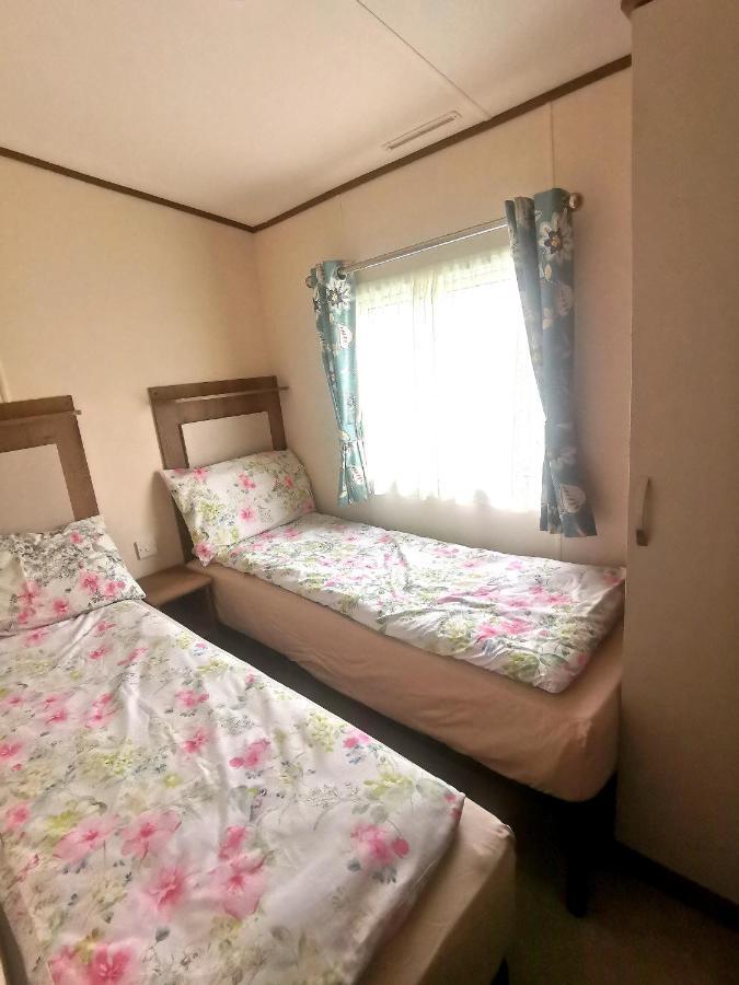 Lakeside Cotswold Holiday Home Cirencester Eksteriør billede