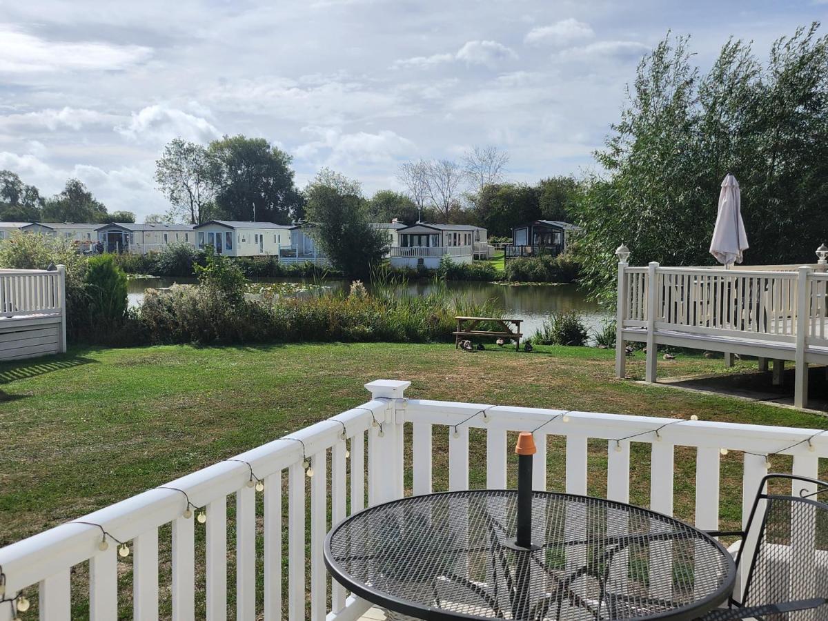 Lakeside Cotswold Holiday Home Cirencester Eksteriør billede
