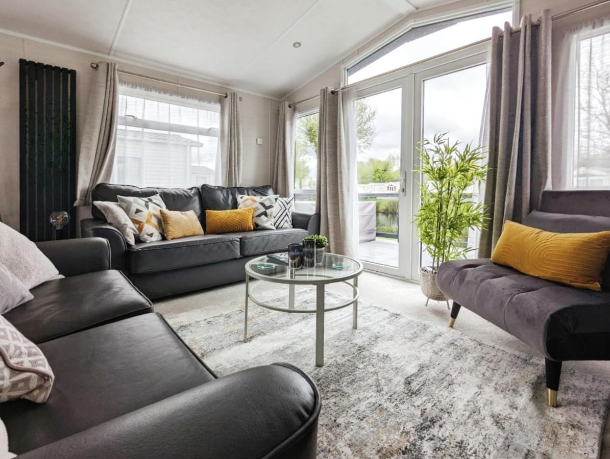 Lakeside Cotswold Holiday Home Cirencester Eksteriør billede