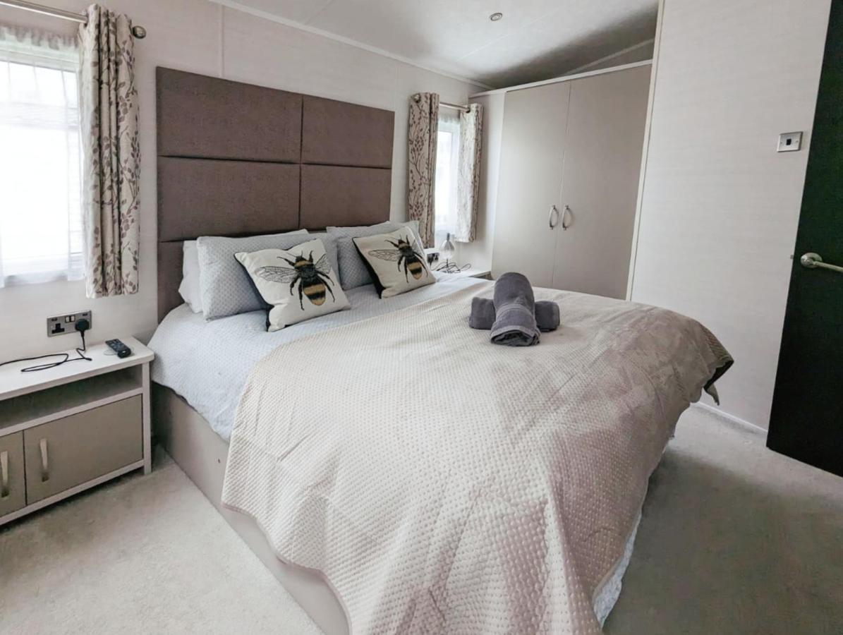 Lakeside Cotswold Holiday Home Cirencester Eksteriør billede