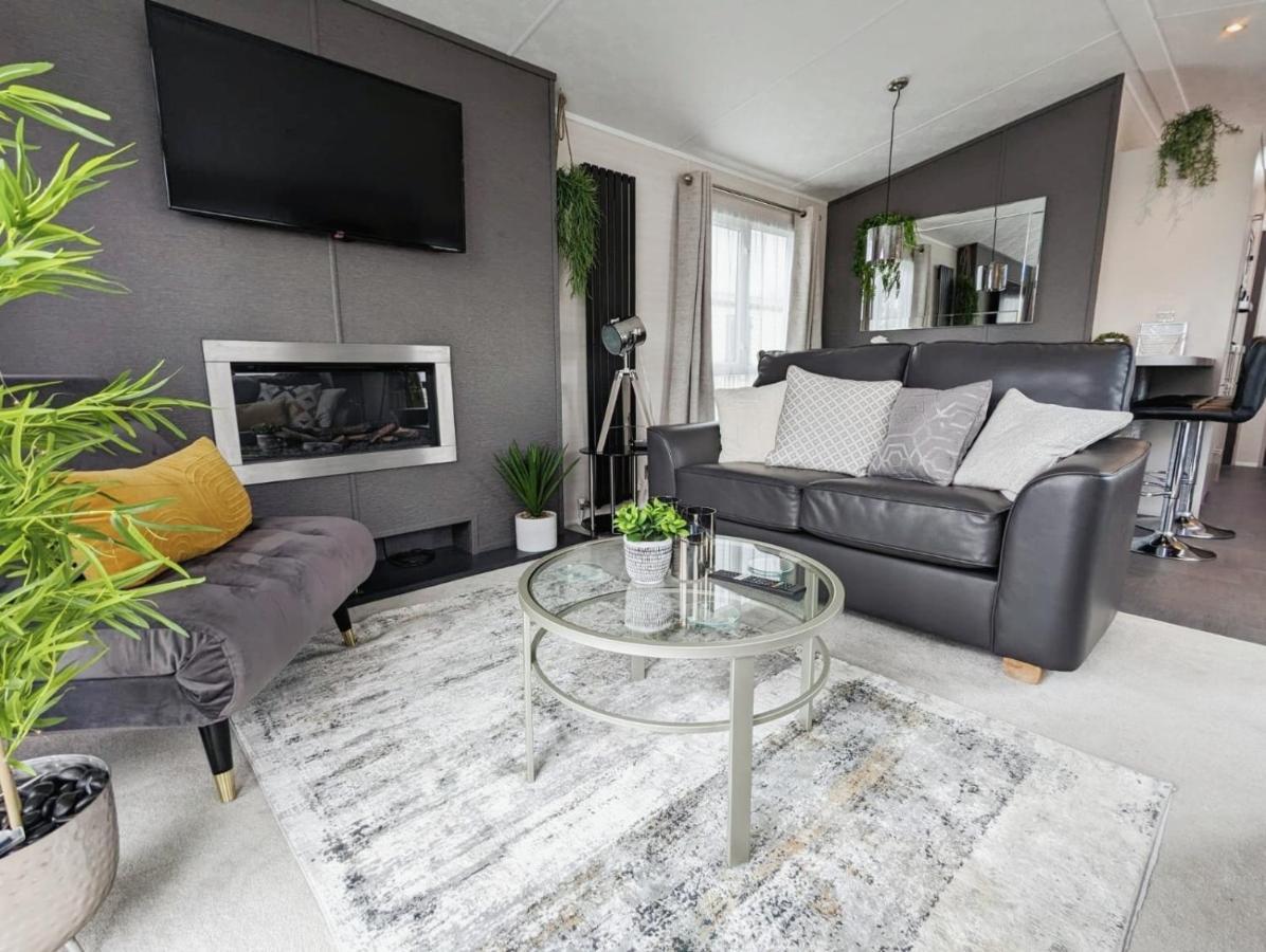Lakeside Cotswold Holiday Home Cirencester Eksteriør billede