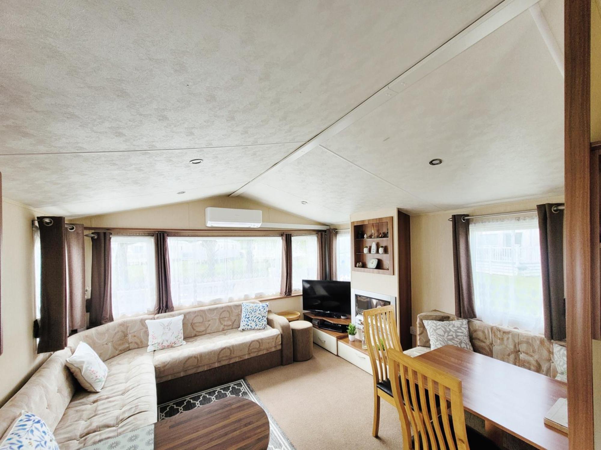 Lakeside Cotswold Holiday Home Cirencester Eksteriør billede