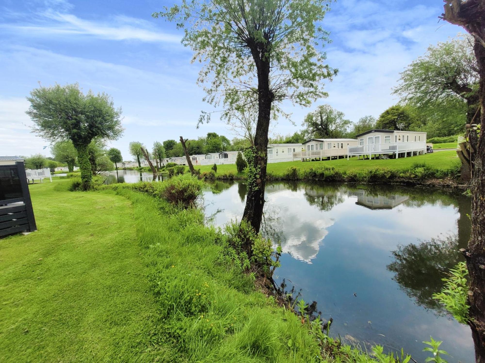 Lakeside Cotswold Holiday Home Cirencester Eksteriør billede