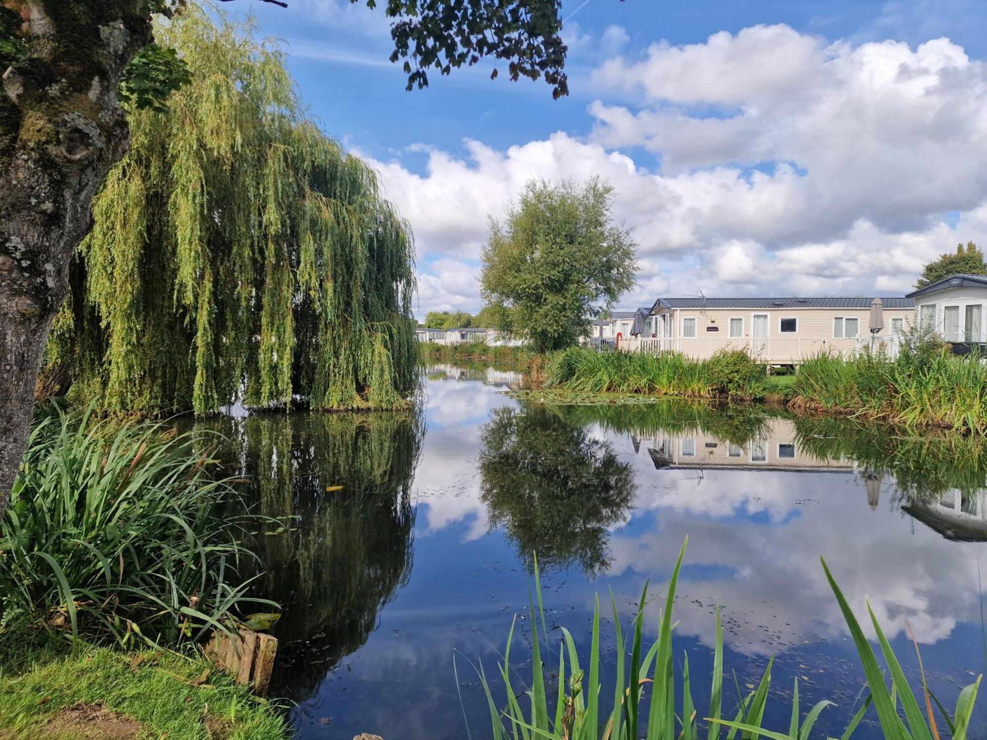 Lakeside Cotswold Holiday Home Cirencester Eksteriør billede